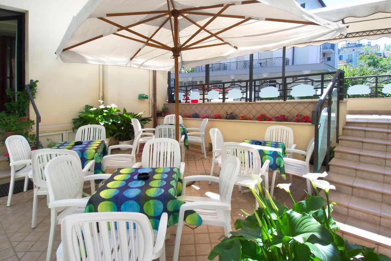 רימיני Hotel Villa Lieta מראה חיצוני תמונה